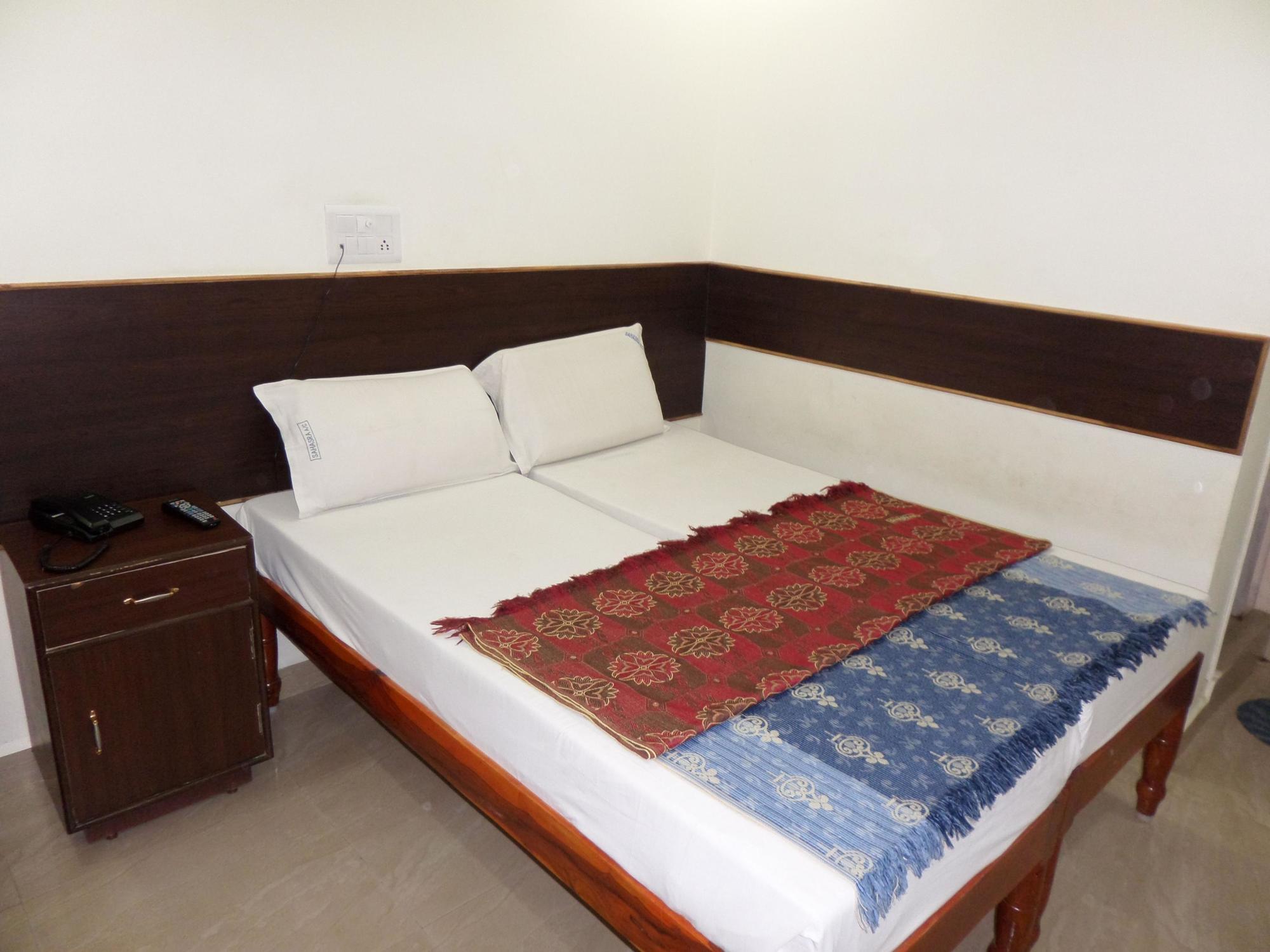 Hotel Sahasra Residency Tirupati Esterno foto