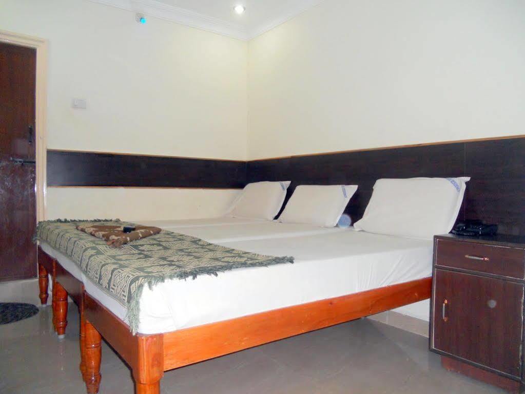 Hotel Sahasra Residency Tirupati Esterno foto