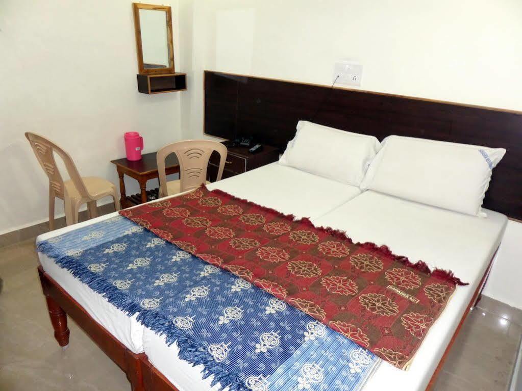 Hotel Sahasra Residency Tirupati Esterno foto