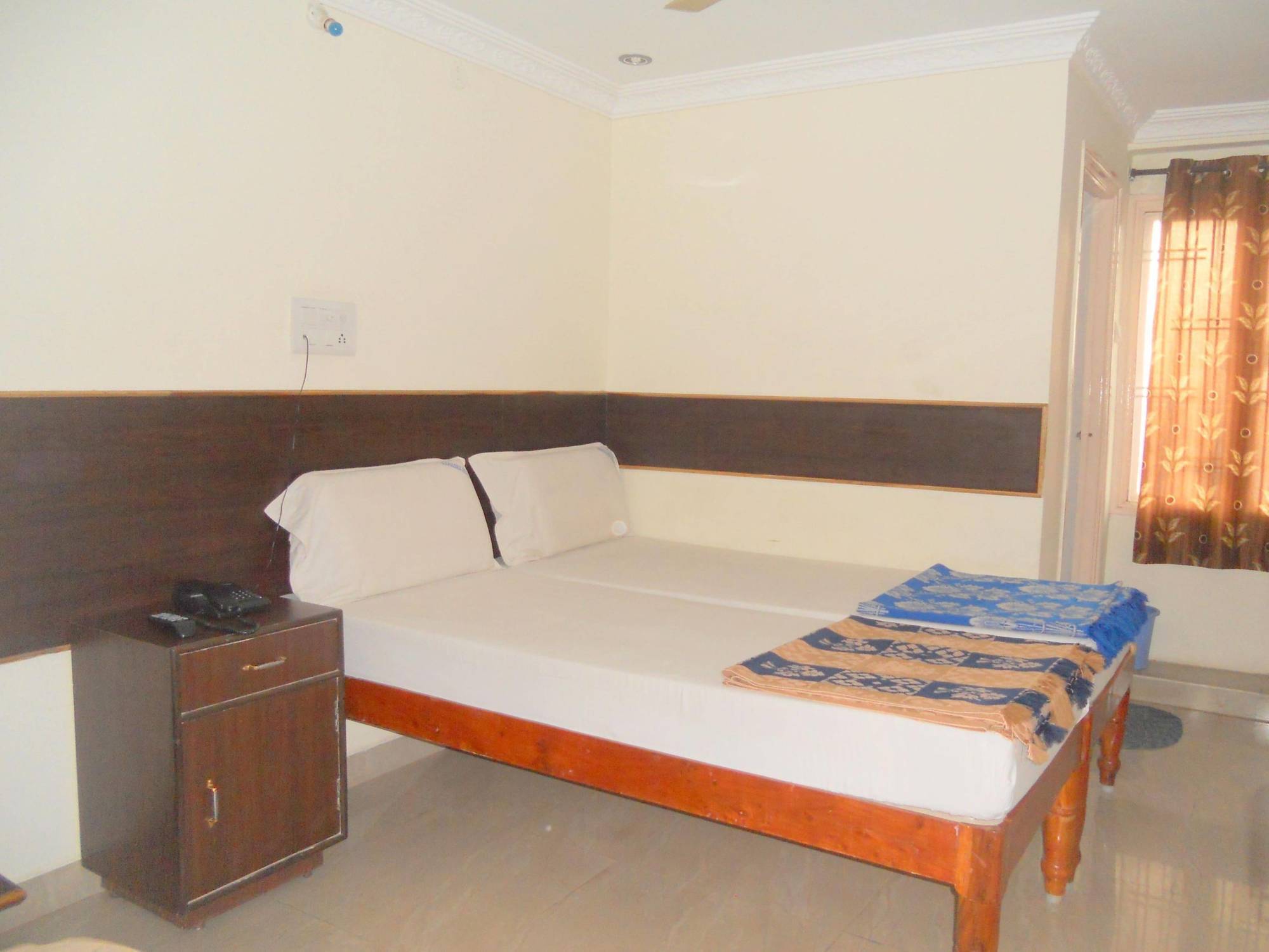 Hotel Sahasra Residency Tirupati Esterno foto