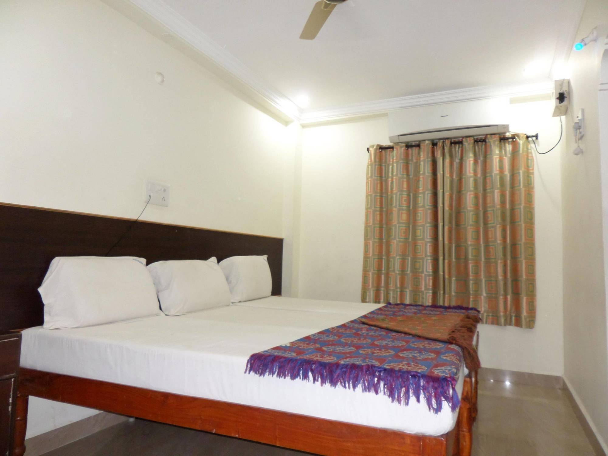 Hotel Sahasra Residency Tirupati Esterno foto